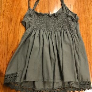 tank top w lace details at the bottom